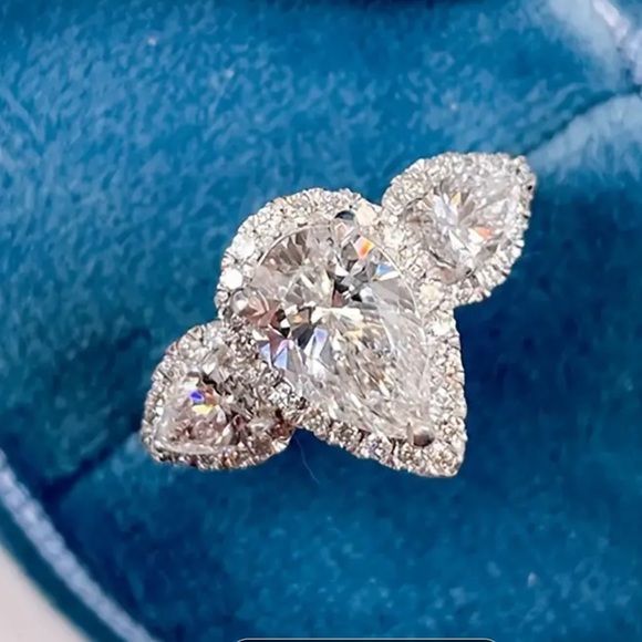 Pear Shape Simulated Diamond Wedding Engagement Silver Plated Cz Ring Sz 7 - Picture 1 of 7